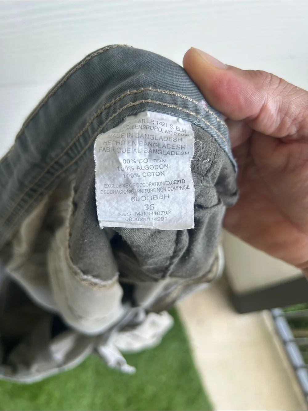 Wrangler Men's Cargo Shorts in Light Gray-Taupe